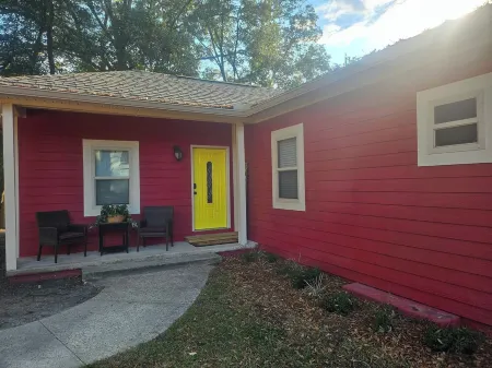 3-bedroom house in enjoyable Laurel with WiFi, AC