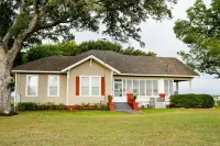 Spacious Country Living Located In The Heart Of Brenham