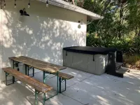 Secluded Cottage with Hot Tub, Walking Distance to Benderson and Utc. Hotel a The Meadows