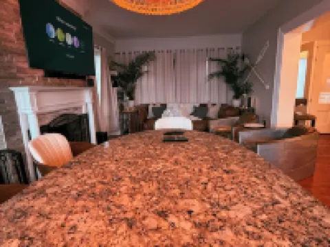 RiverView Retreat – Where Classic Charm Meets Coastal Comfort Hotels in Fall River