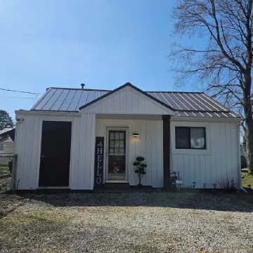 The White House w/ Hot Tub Portage Lakes Fenced Yard Pet-Friendly!