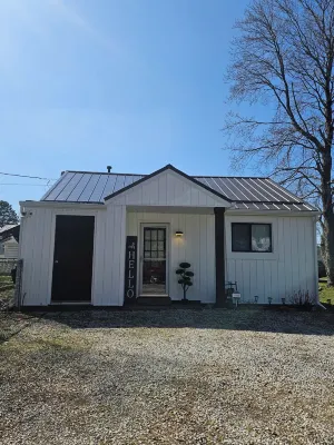 The White House w/ Hot Tub Portage Lakes Fenced Yard Pet-Friendly!