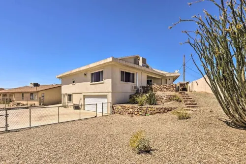 5 bdrm Lakeview Compound- Pool & Spa- Boat parking-Pet friendly- Basketball game