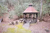 Whispering Creek on Brown Bear - Creekside Cabin Các khách sạn gần Anna Ruby Falls