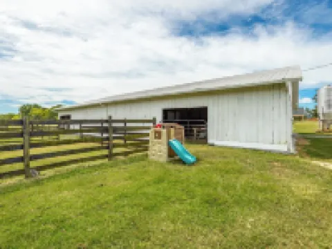 Unique barndominium with lots of space near Chattanooga Hotels in Walker County