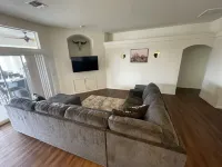 Beautiful, cozy home minutes from Laughlin and the river!!