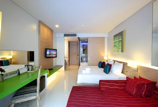 ห้องดีลักซ์ พร้อมทางลงสระว่ายน้ำ