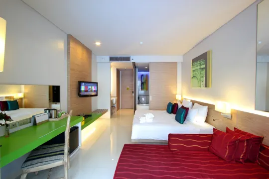 ห้องดีลักซ์เตียงใหญ่หรือเตียงแฝดพร้อมทางเข้าสระว่ายน้ำ