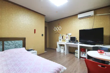 Buan Nice Отели рядом с достопримечательностью «Gwan-Eumbong»