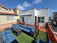 Newport Beach Location Ocean views Jacuzzi Sauna Spanish Cottage Boardwalk!