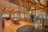 Snowgrass Lodge - Luxury timber lodge, riverfront, mountain views, hot tub