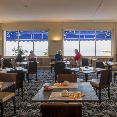 Cerise Royan - le Grand Hôtel de la Plage