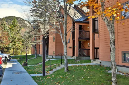 The Pico Escape- 3BR 2BA Ski On Ski Off at Pico Mountain, Close to Killington, condo