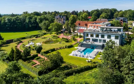 Romantik Hotel Schwanefeld & Spa Отели в г. Нойкирхен