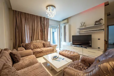 Tirent Apartment-Spacious 2-Bedroom Stay in Delijorgji Tirana Отели рядом с достопримечательностью «Postbllok - Checkpoint Monument»