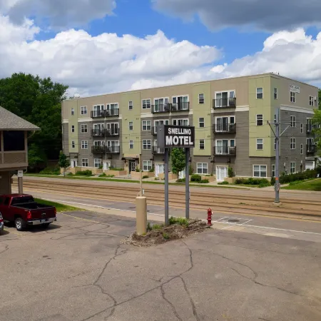 Snelling Motel