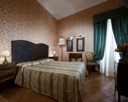 キアジャ ホテル ドゥ シャルム ナポリのホテル