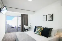 Phaedrus Living: Luxury Suite Nicosia 502 Các khách sạn gần GSP Stadium