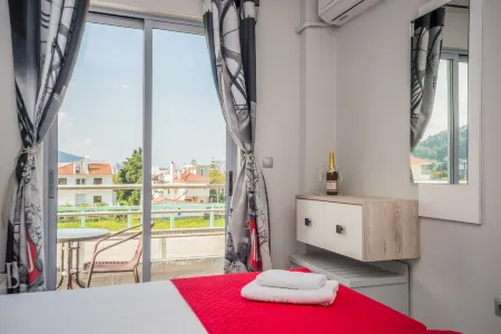 Maritina Apartments Отели рядом с достопримечательностью «Anthony Quinn Bay»