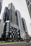 StayAU Cozy & Stylish 2BR Haven in Box Hill Hotel dekat Belle Box Hill
