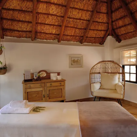 Thanda Manzi Country Hotel