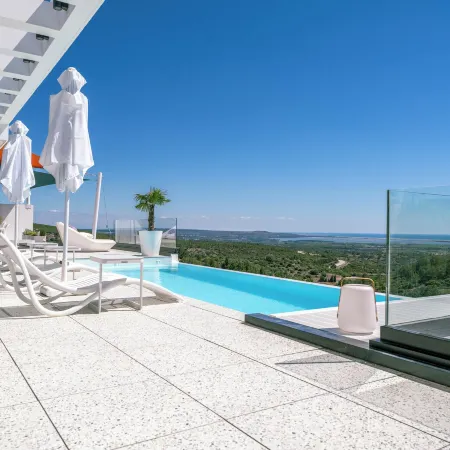 Suite 28