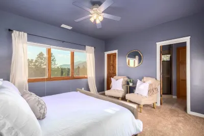 Amberwood Estate w 5 Showers Spa Mtn Views Hotels in 