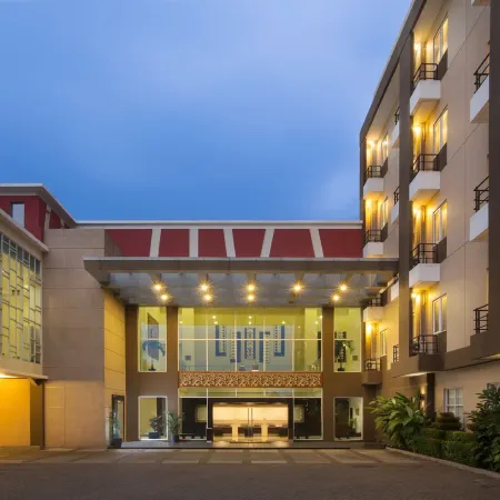 Hotel Santika Bengkulu Отели в г. Бенгкулу