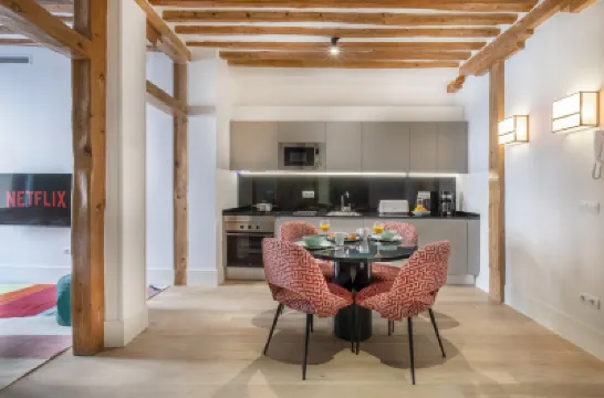 Slow Suites Chueca Hotels near Justicia