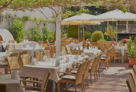 Winzergarten Hotel-Restaurant Отели в г. Гроскарлбах