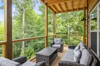 Antler Ridge 3 Bedroom Cabin by RedAwning فنادق في سيفيرفيل