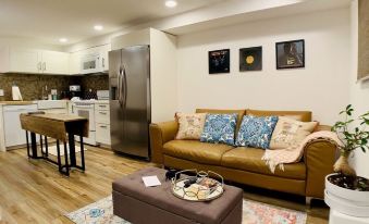 Phinneywood Hideaway - Zoo Meets Lake