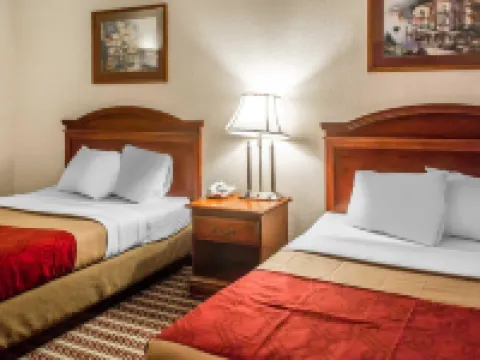 Economy Inn & Suites Hotels in Warren