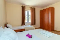 Uphill Glavanovic Villas Hotels in Susanj