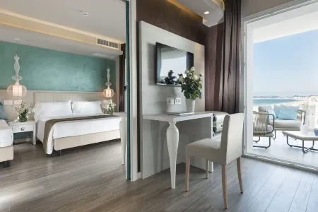 Hotel Ambasciatori Отели рядом с достопримечательностью «Bagni Carla 98»