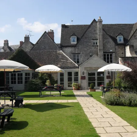Corinium Hotel & Restaurant