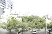 Zest Studio Semi Apartment at the Lodge Paskal Near Binus University Hotels in Ciroyom