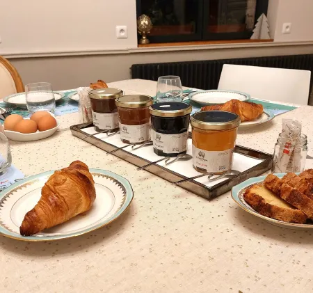 Les Jacquemarts Normands Maison d'hôtes - Guesthouse Отели в г. Мениль-Фольмприз