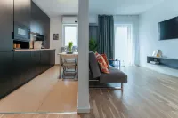 Ana - Cozy & Quiet Apt with Balcony & Garden View Hoteles en Pasărea