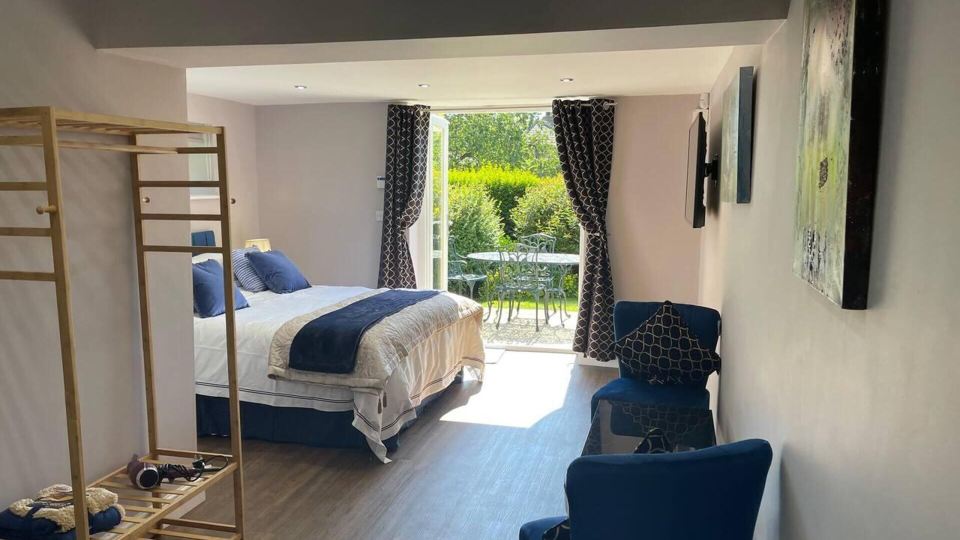 Brighouse Studio - Pet Friendly! - Free Parking