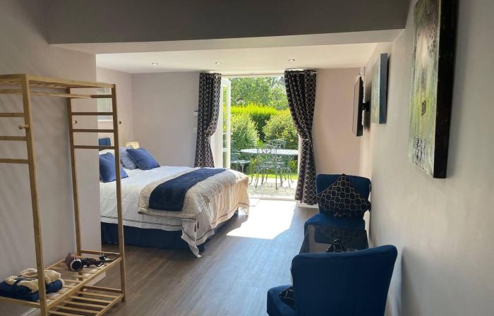 Brighouse Studio - Pet Friendly! - Free Parking