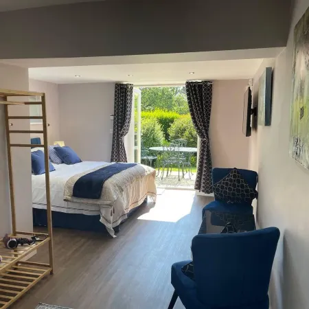 Brighouse Studio - Pet Friendly! - Free Parking