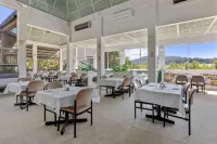 Sanctuary Resort Motor Inn - breakfast