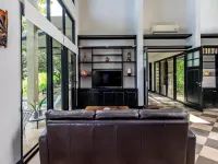 Nostalgic Retro Home on Luxurious Lot with a Private Infinity Pool and Ocean Views Hotels in Potrero