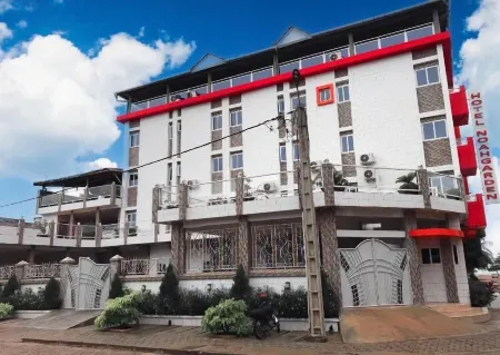 HÔTEL Noahgarden 2 Отели рядом с достопримечательностью «Лагун де Котону»