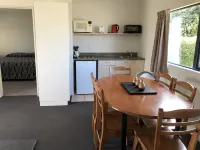 Riverlands Holiday Park Hotels in Woodend