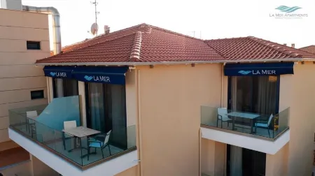 La Mer Apartments Отели рядом с достопримечательностью «Lagomandra beach»