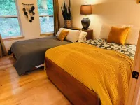 Modern Cabin w/Pool and Hot Tub!