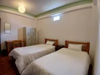 ออลโมสต์ โฮม เกสต์เฮาส์ แอนด์ คาเฟ่ โรงแรมใน