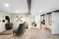 NEW! Hot Tub I Game Room I Arcade w/ 10k+ Games I Walkable to Great Hikes I NAU